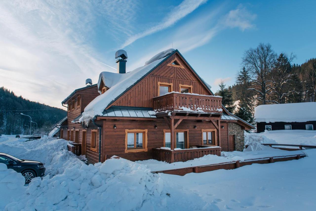 Pod Milonovou Apartamento Velké Karlovice Exterior foto